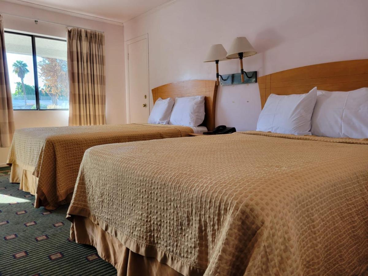 Emerald Inn & Lounge Blythe Bagian luar foto