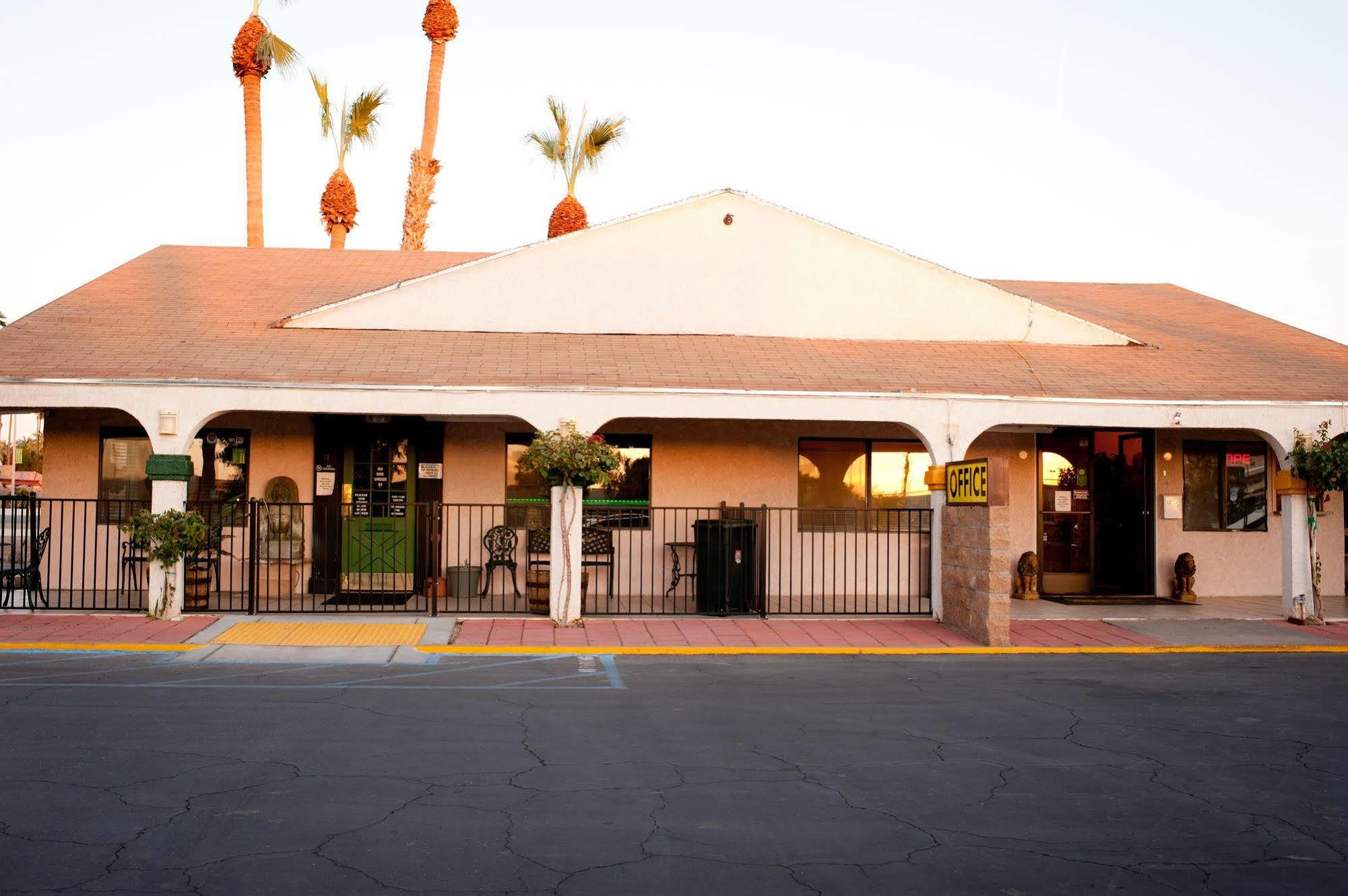Emerald Inn & Lounge Blythe Bagian luar foto
